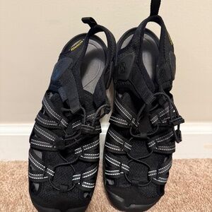 KEEN Newport H2 Waterproof Hiking Sandal with Closed Toe. 9.5